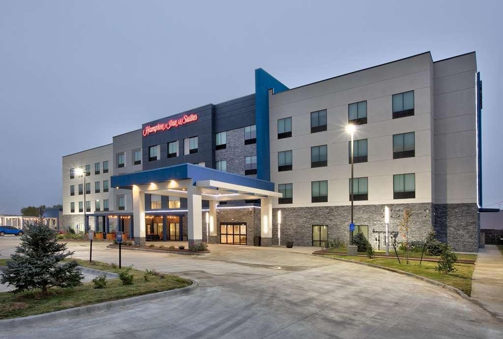 Hampton & Hotel